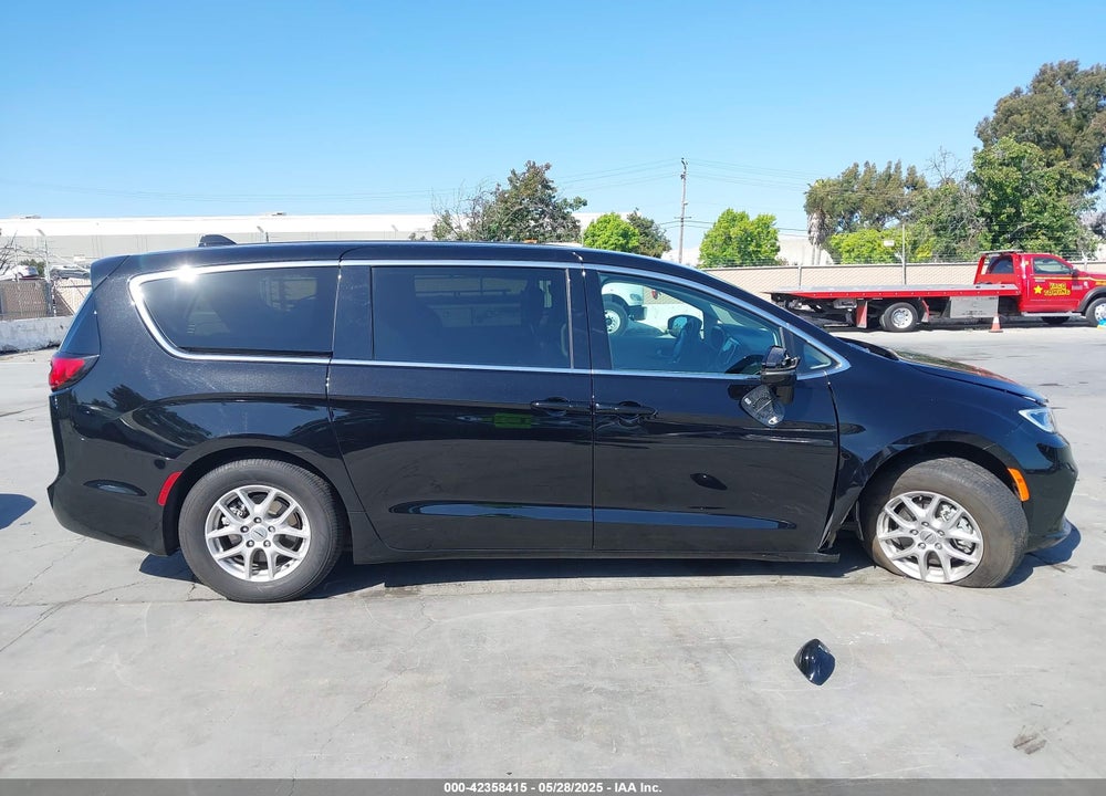 2024 CHRYSLER PACIFICA TOURING L VIN: 2C4RC1BG8RR156353
