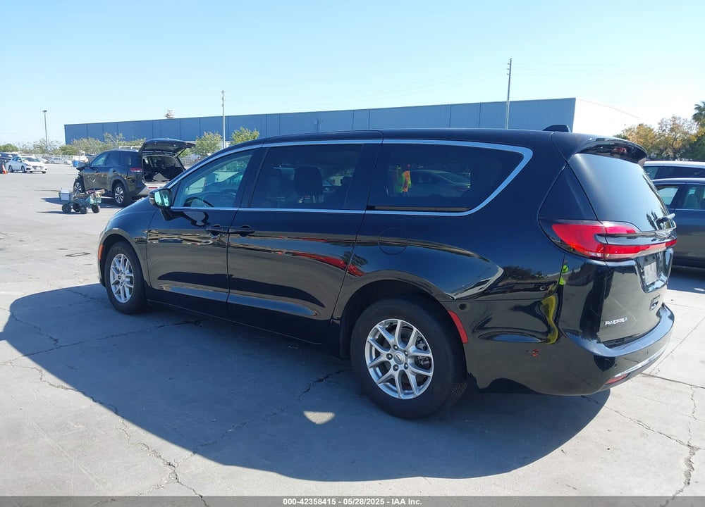 2024 CHRYSLER PACIFICA TOURING L VIN: 2C4RC1BG8RR156353