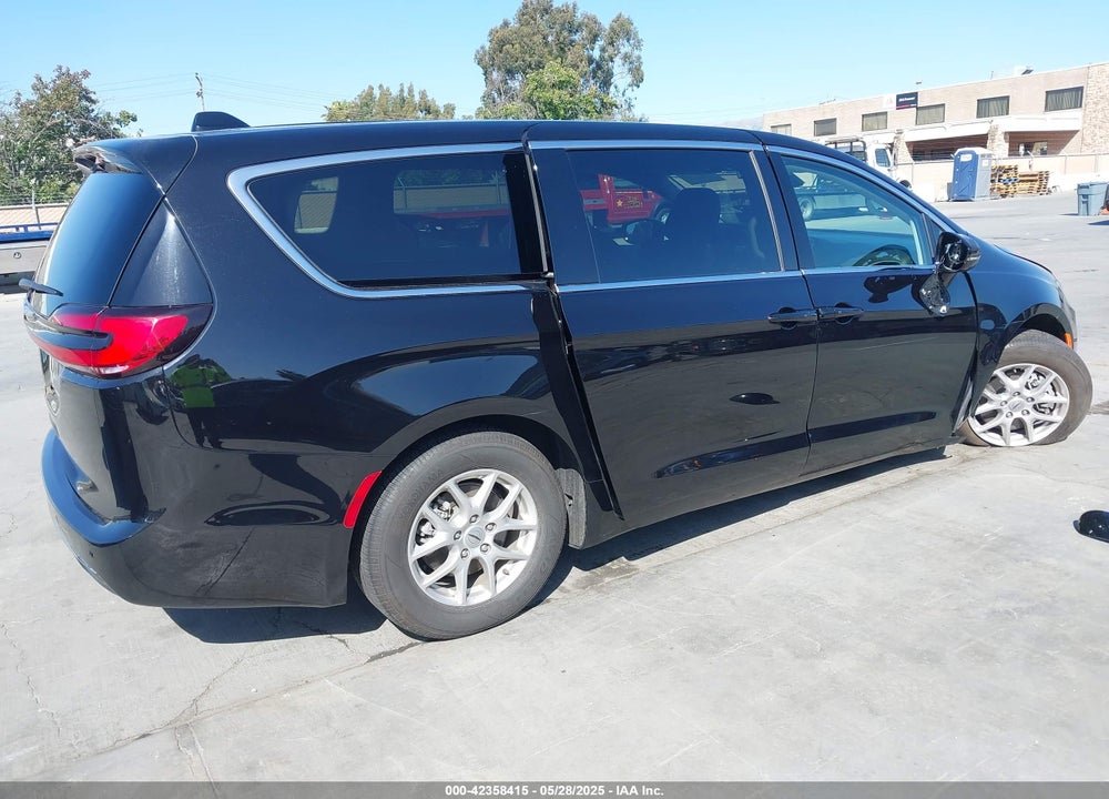 2024 CHRYSLER PACIFICA TOURING L VIN: 2C4RC1BG8RR156353