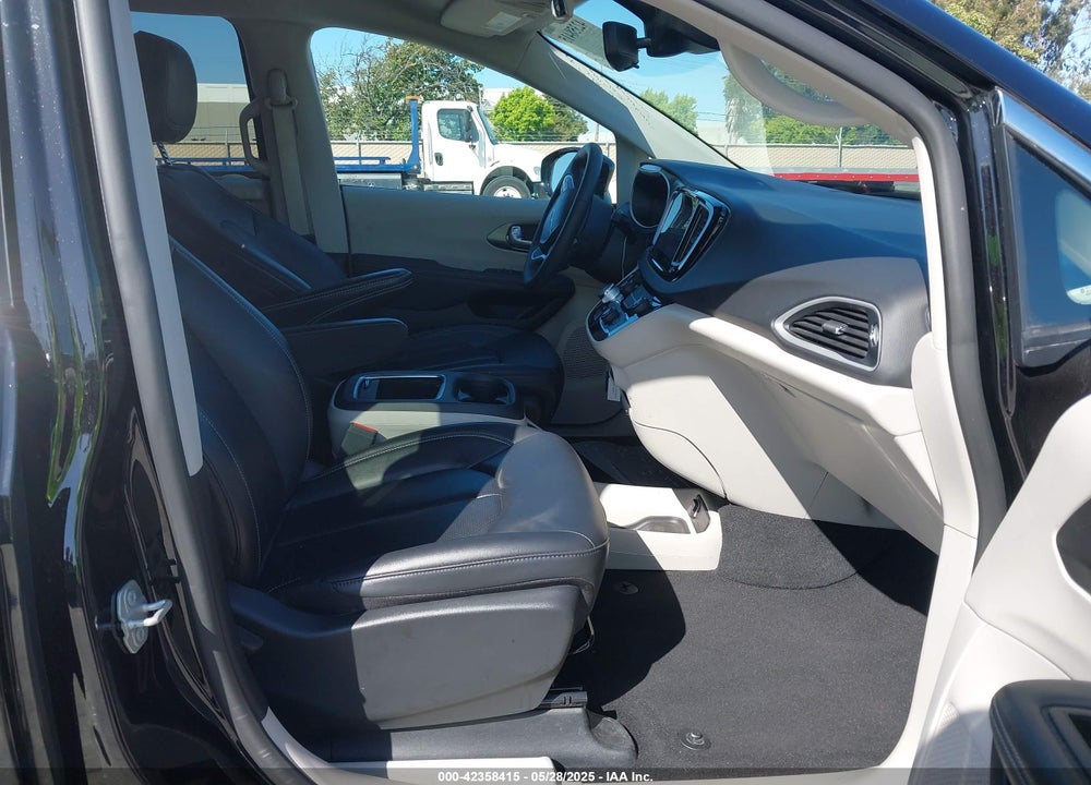 2024 CHRYSLER PACIFICA TOURING L VIN: 2C4RC1BG8RR156353