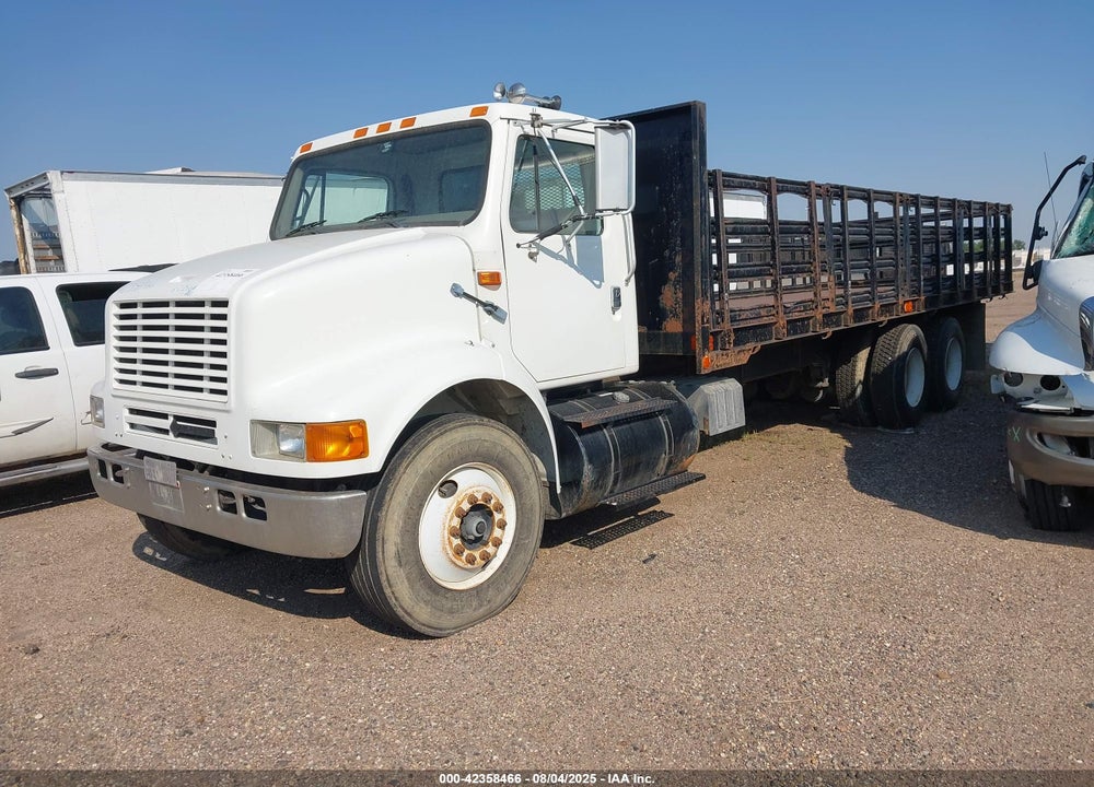 2000 INTERNATIONAL 8000 8100 VIN: 1HTHCAHR2YH280541