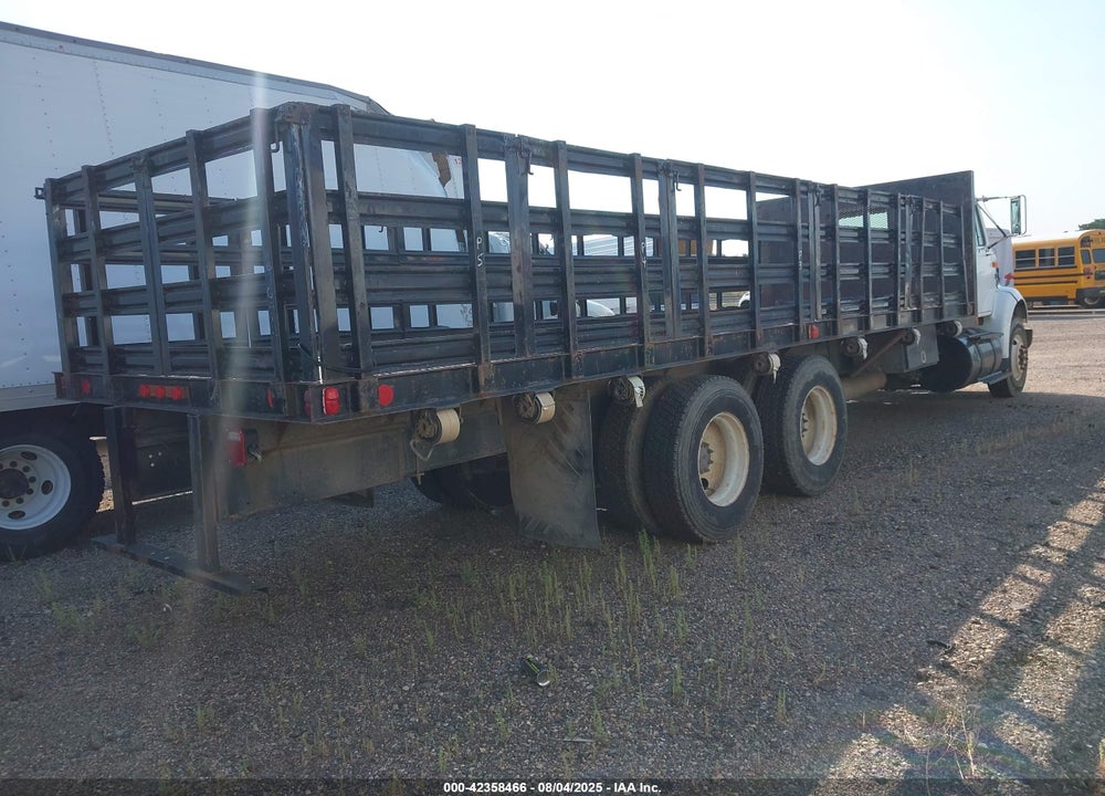 2000 INTERNATIONAL 8000 8100 VIN: 1HTHCAHR2YH280541