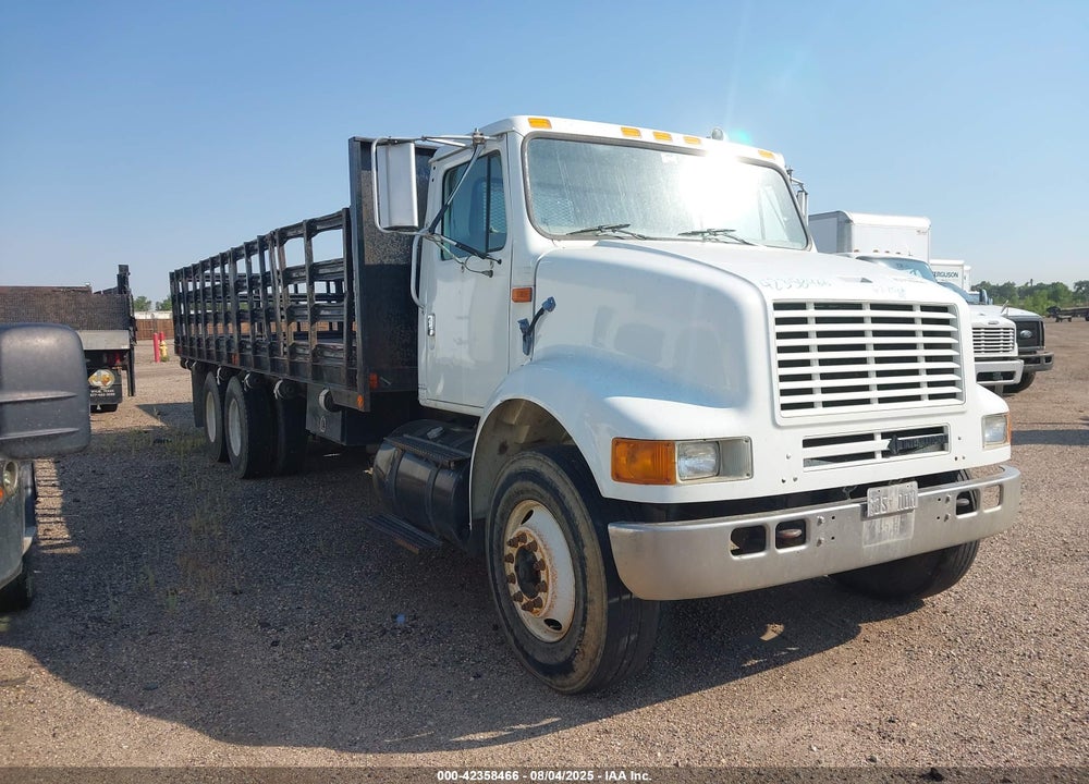 2000 INTERNATIONAL 8000 8100 VIN: 1HTHCAHR2YH280541
