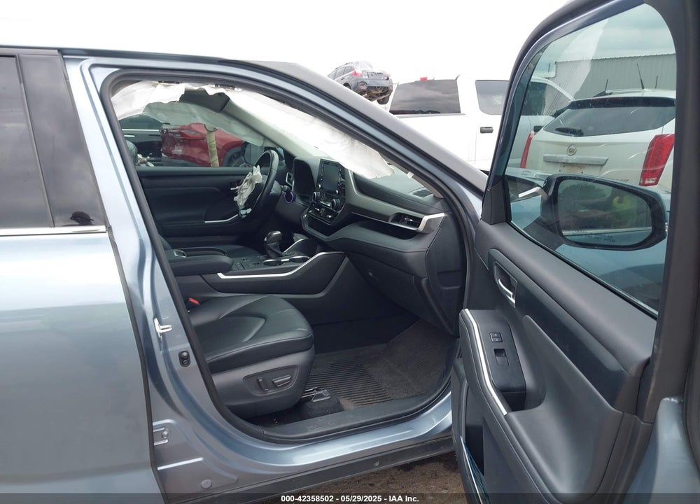 2021 TOYOTA HIGHLANDER XLE VIN: 5TDGZRAH2MS033713