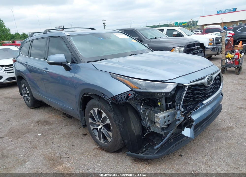 2021 TOYOTA HIGHLANDER XLE VIN: 5TDGZRAH2MS033713