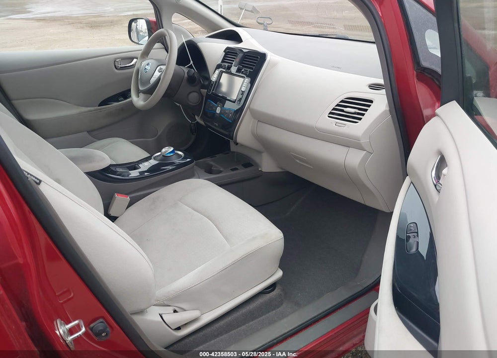 2011 NISSAN LEAF SL VIN: JN1AZ0CP4BT008027