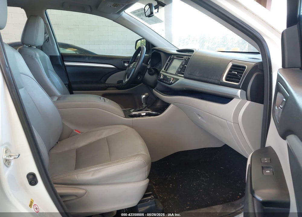 2014 TOYOTA HIGHLANDER XLE V6 VIN: 5TDJKRFH0ES041779