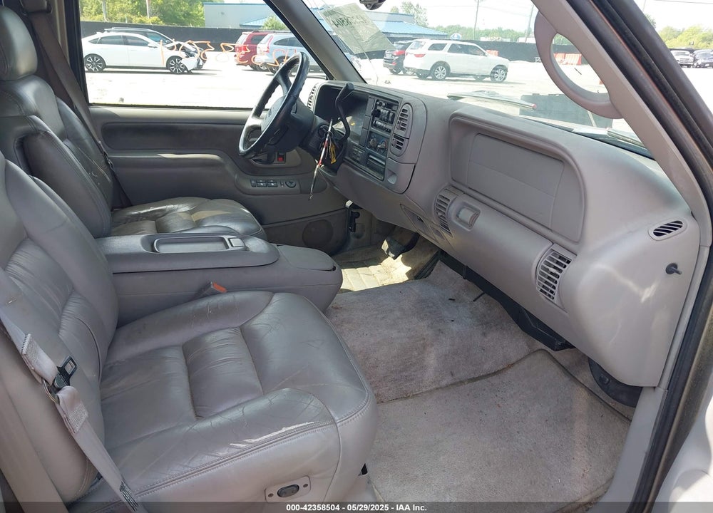 1999 GMC SUBURBAN 2500 SL VIN: 3GKGK26J2XG505570