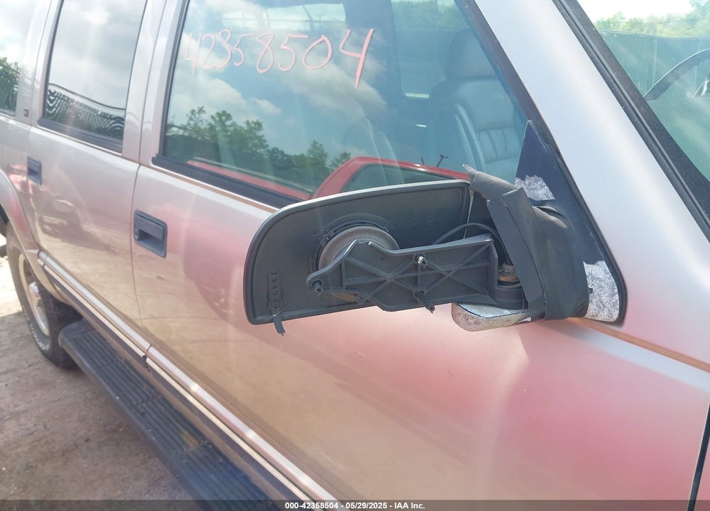 1999 GMC SUBURBAN 2500 SL VIN: 3GKGK26J2XG505570