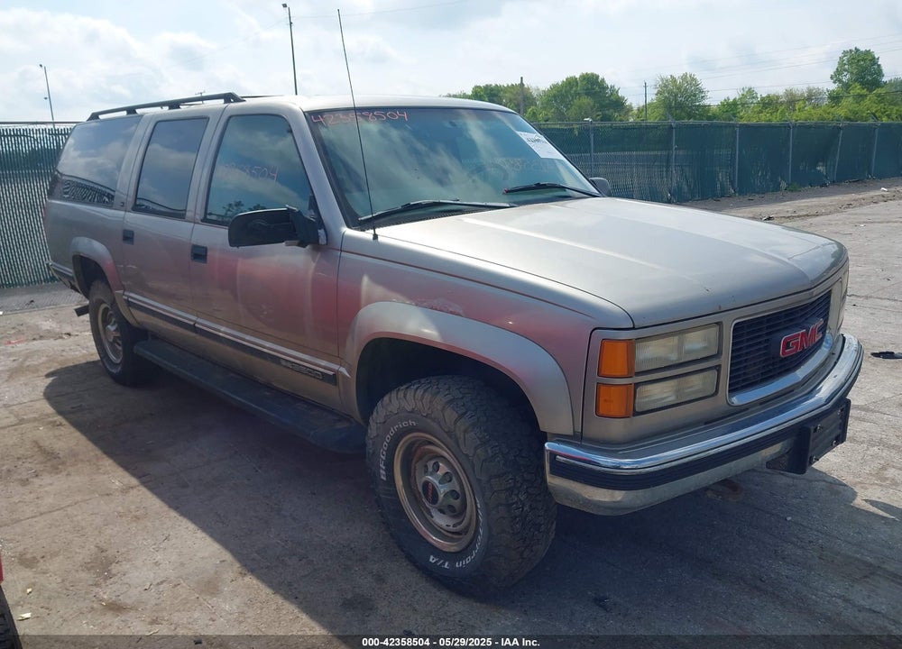 1999 GMC SUBURBAN 2500 SL VIN: 3GKGK26J2XG505570