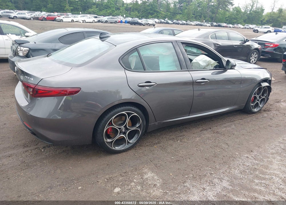 2022 ALFA ROMEO GIULIA VELOCE AWD VIN: ZARFANBN7N7665396