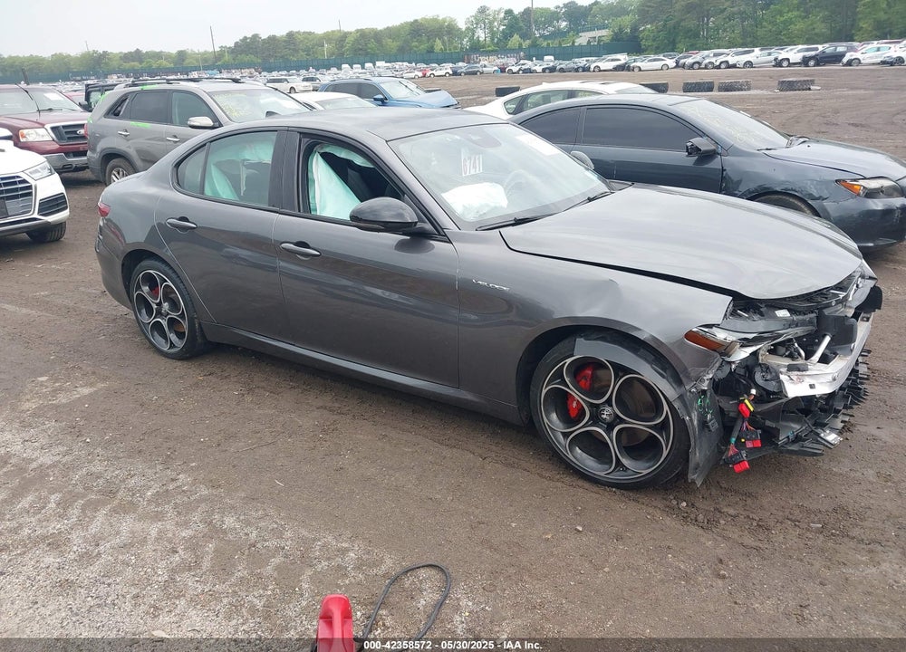 2022 ALFA ROMEO GIULIA VELOCE AWD VIN: ZARFANBN7N7665396
