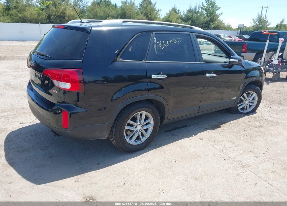 2014 KIA SORENTO LX VIN: 5XYKTCA67EG484187