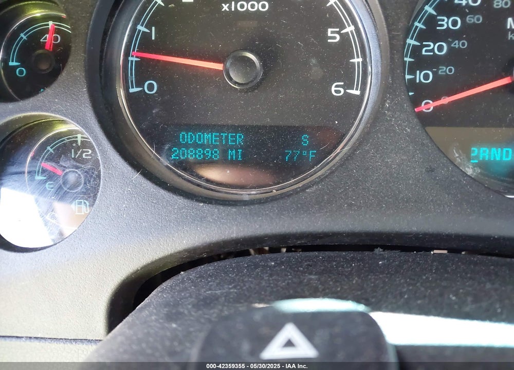 2013 CHEVROLET SUBURBAN 1500 VIN: 1GNSKJE77DR350667