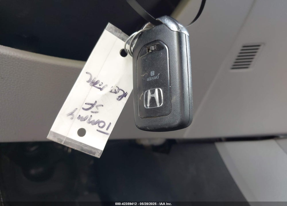 2017 HONDA PILOT EX-L VIN: 5FNYF5H77HB033090