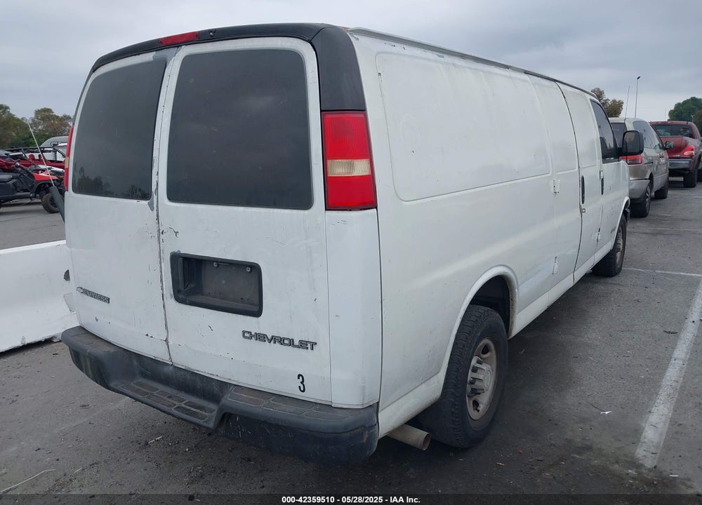 2005 CHEV CHVN/EXP CG 2500 VIN: 1GCGG29B551263686