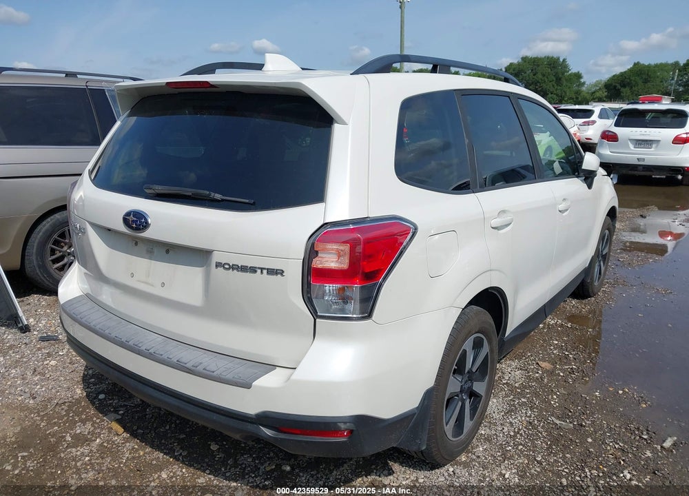 2018 SUBARU FORESTER VIN: JF2SJAGC1JH474409