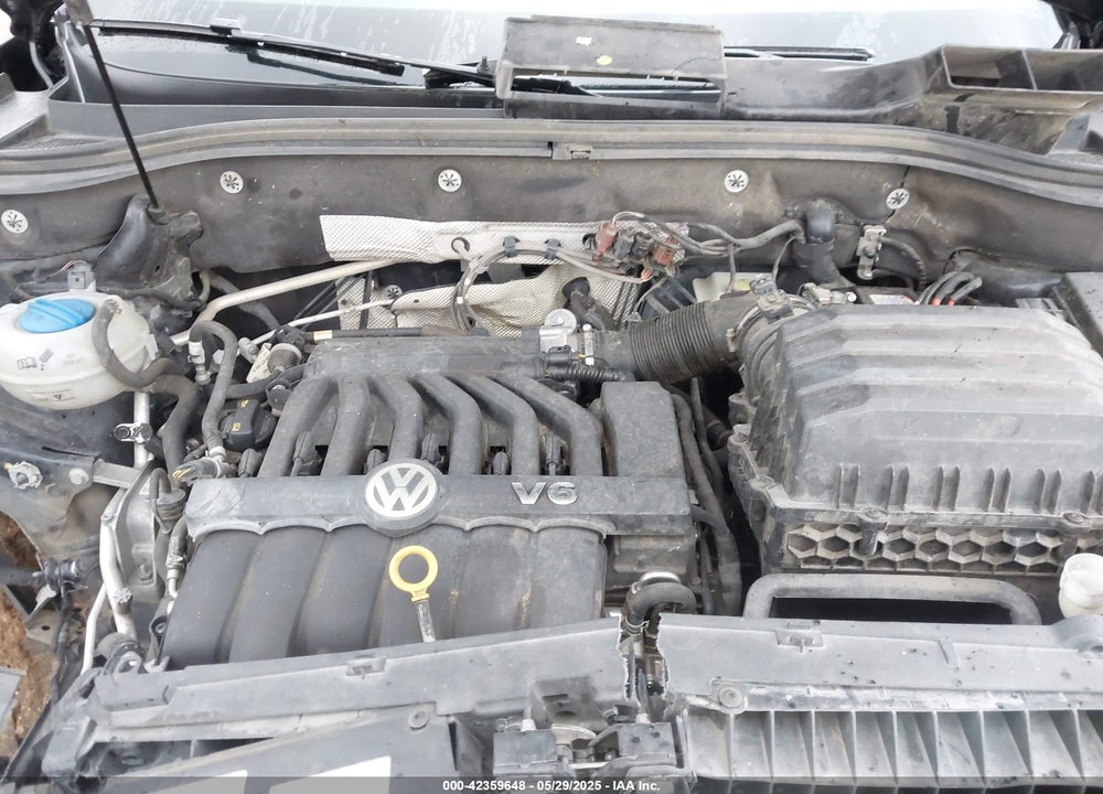 2018 VOLKSWAGEN ATLAS VIN: 1V2FR2CA4JC555497