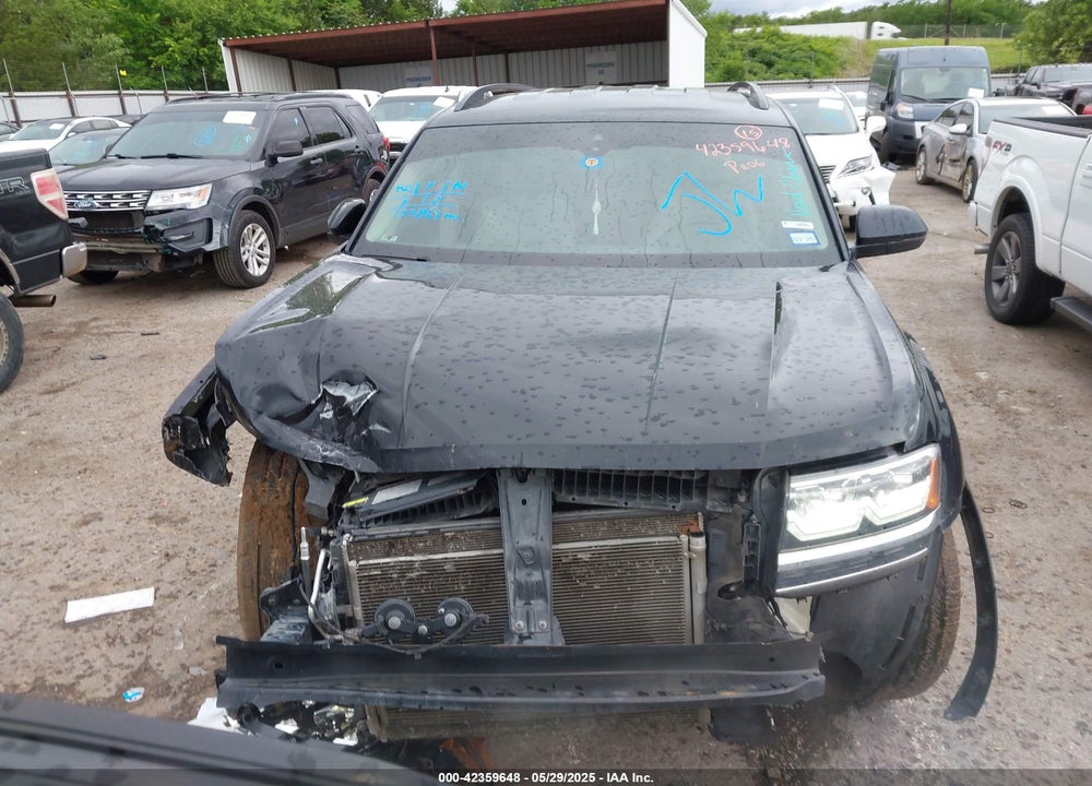 2018 VOLKSWAGEN ATLAS VIN: 1V2FR2CA4JC555497