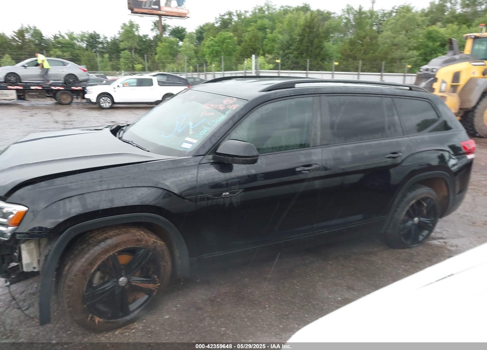 2018 VOLKSWAGEN ATLAS VIN: 1V2FR2CA4JC555497