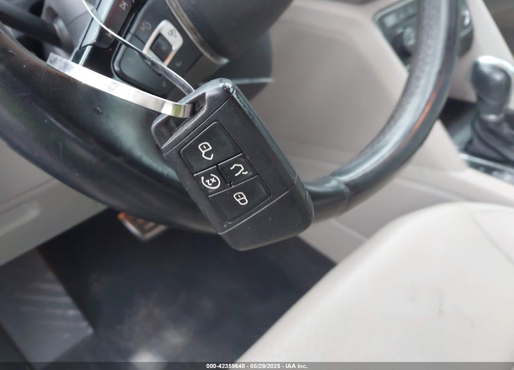 2018 VOLKSWAGEN ATLAS VIN: 1V2FR2CA4JC555497