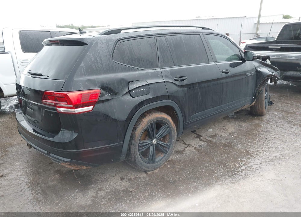 2018 VOLKSWAGEN ATLAS VIN: 1V2FR2CA4JC555497