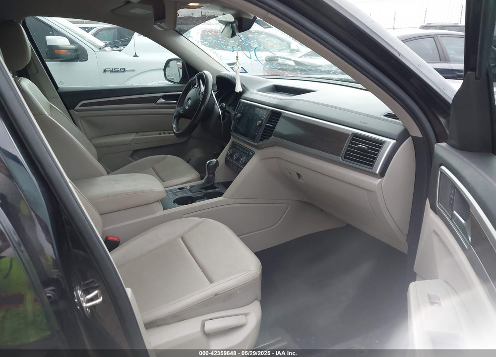 2018 VOLKSWAGEN ATLAS VIN: 1V2FR2CA4JC555497