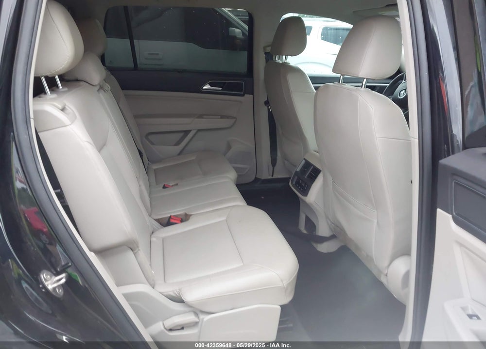 2018 VOLKSWAGEN ATLAS VIN: 1V2FR2CA4JC555497