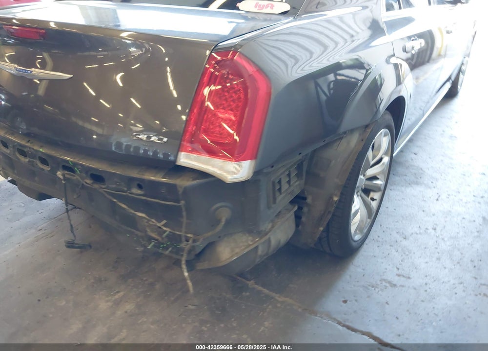 2018 CHRYSLER 300 LIMITED VIN: 2C3CCAEG6JH262011