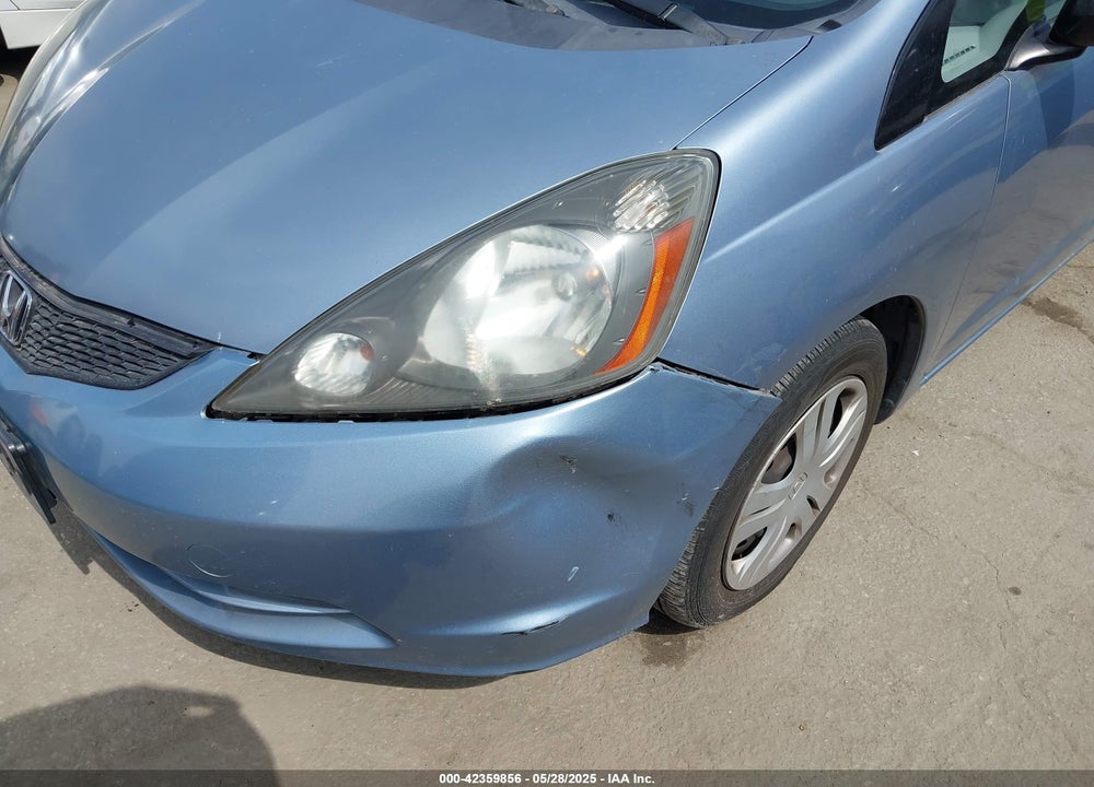 2011 HONDA FIT VIN: JHMGE8H30BC016731