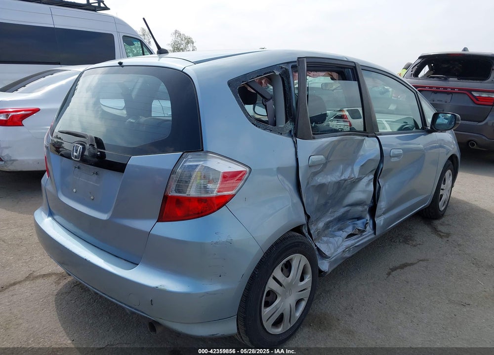2011 HONDA FIT VIN: JHMGE8H30BC016731