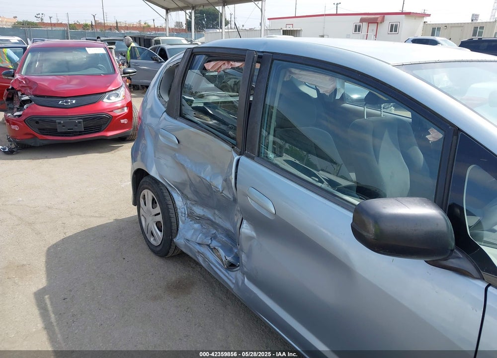 2011 HONDA FIT VIN: JHMGE8H30BC016731