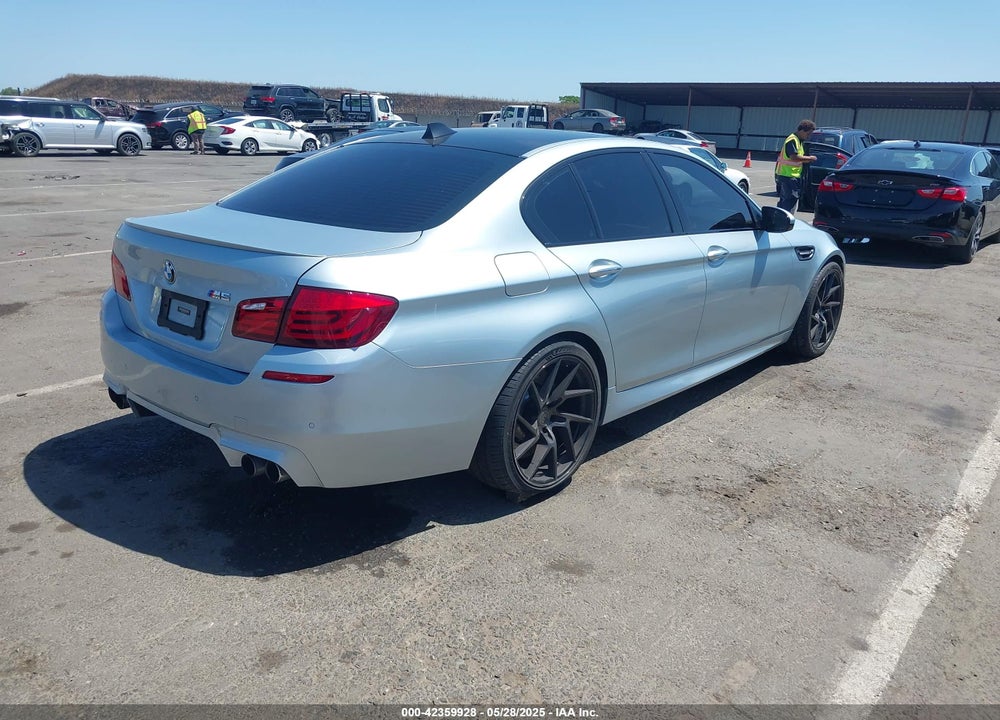 2013 BMW M5 VIN: WBSFV9C57DD096076