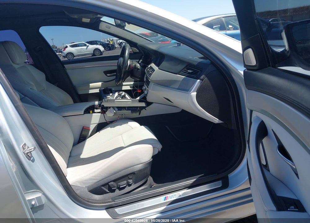 2013 BMW M5 VIN: WBSFV9C57DD096076
