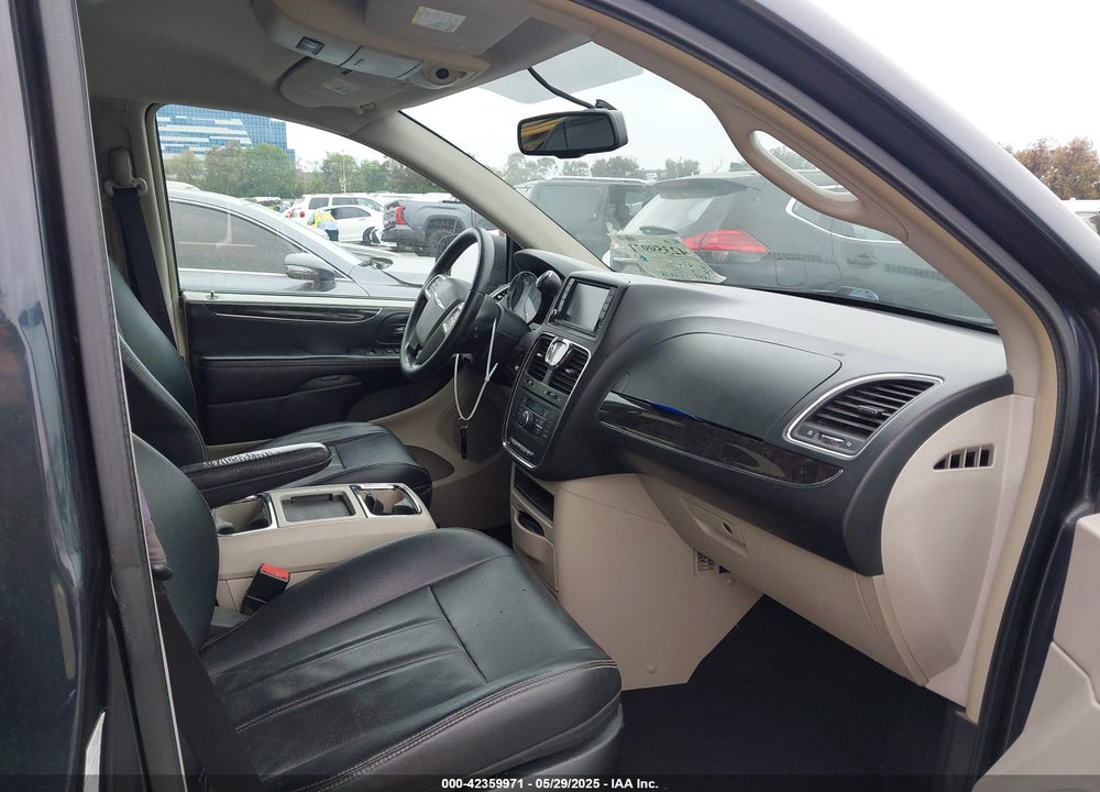 2014 CHRYSLER TOWN & COUNTRY VIN: 2C4RC1BG0ER215440