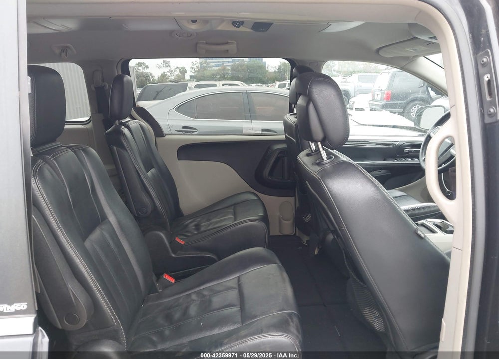 2014 CHRYSLER TOWN & COUNTRY VIN: 2C4RC1BG0ER215440
