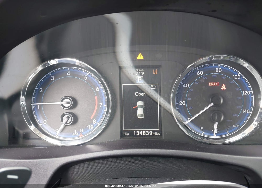 2018 TOYOTA COROLLA VIN: 5YFBURHE6JP813853