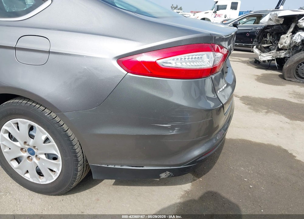 2013 FORD FUSION S VIN: 3FA6P0G7XDR273712