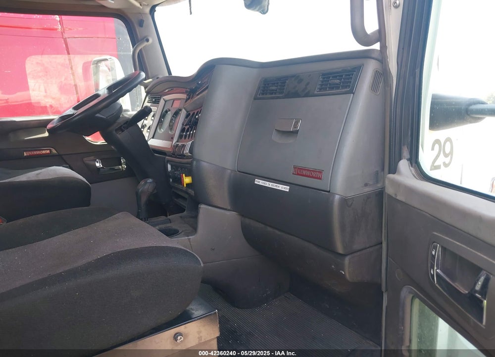 2013 KENWORTH CONSTRUCTION T660 VIN: 1XKAD49X1DJ360415