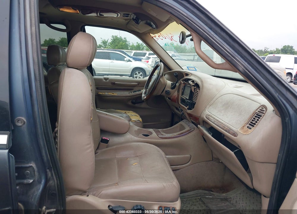 1999 LINCOLN NAVIGATOR VIN: 5LMRU27A8XLJ25948