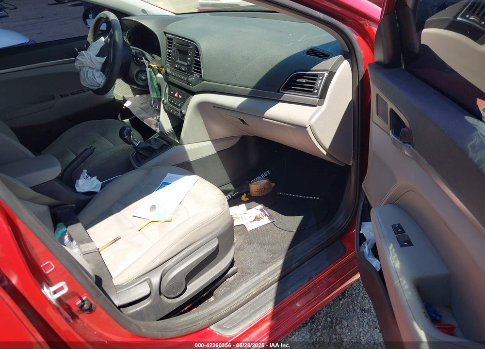 2017 HYUNDAI ELANTRA VIN: 5NPD74LF1HH123907
