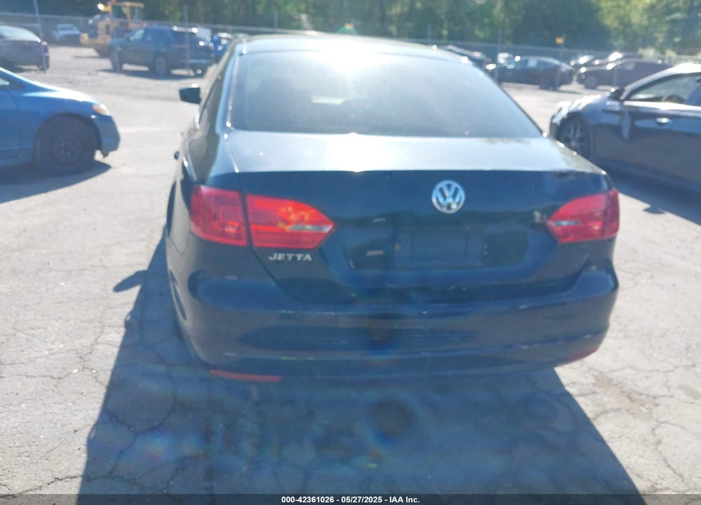 2011 VOLKSWAGEN JETTA 2.0L S VIN: 3VW2K7AJ6BM308337