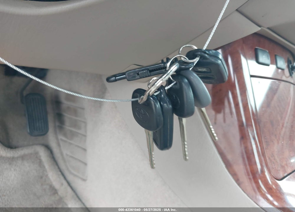 2005 TOYOTA CAMRY XLE V6 VIN: 4T1BF30K15U090278