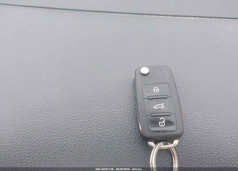2011 VOLKSWAGEN JETTA 2.5L SE VIN: 3VWDZ7AJ1BM054752