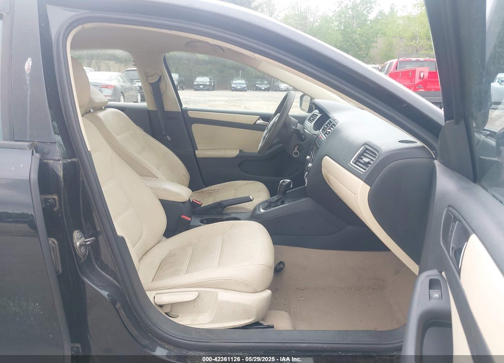 2011 VOLKSWAGEN JETTA 2.5L SE VIN: 3VWDZ7AJ1BM054752