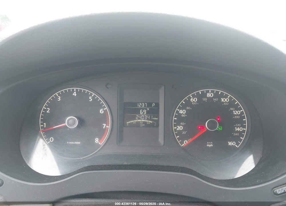 2011 VOLKSWAGEN JETTA 2.5L SE VIN: 3VWDZ7AJ1BM054752