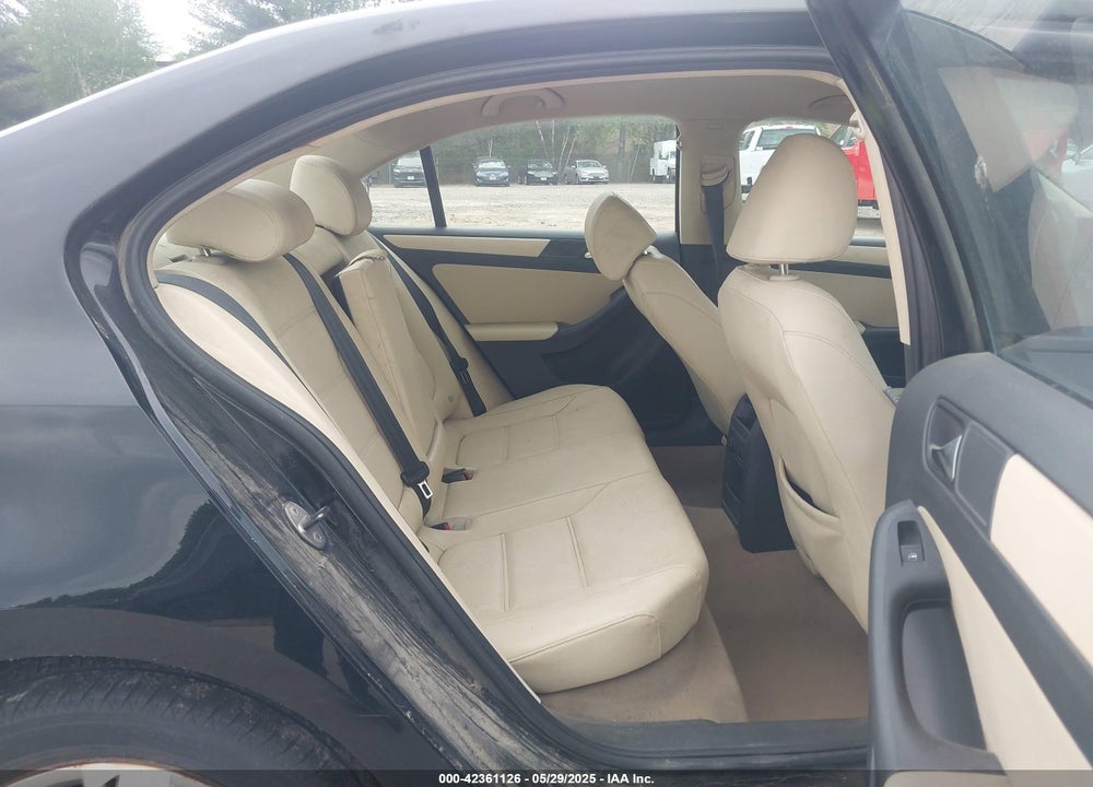 2011 VOLKSWAGEN JETTA 2.5L SE VIN: 3VWDZ7AJ1BM054752