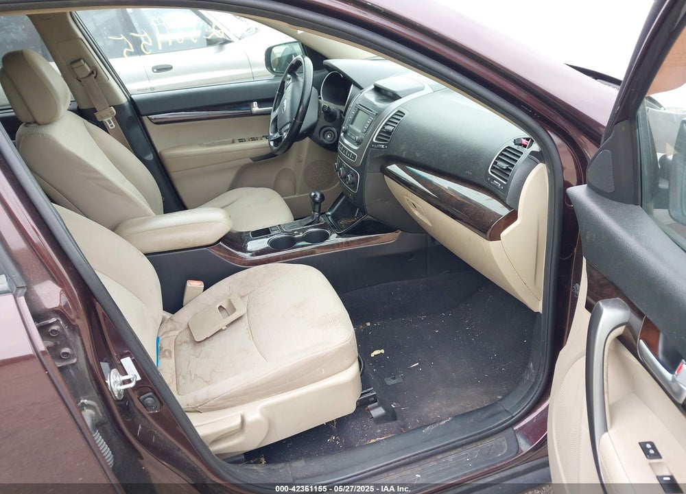 2014 KIA SORENTO VIN: 5XYKT4A69EG510648