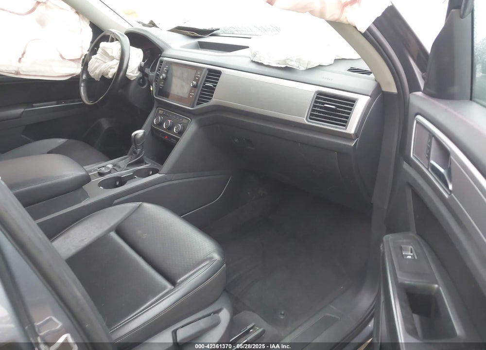 2018 VOLKSWAGEN ATLAS VIN: 1V2KR2CAXJC517240