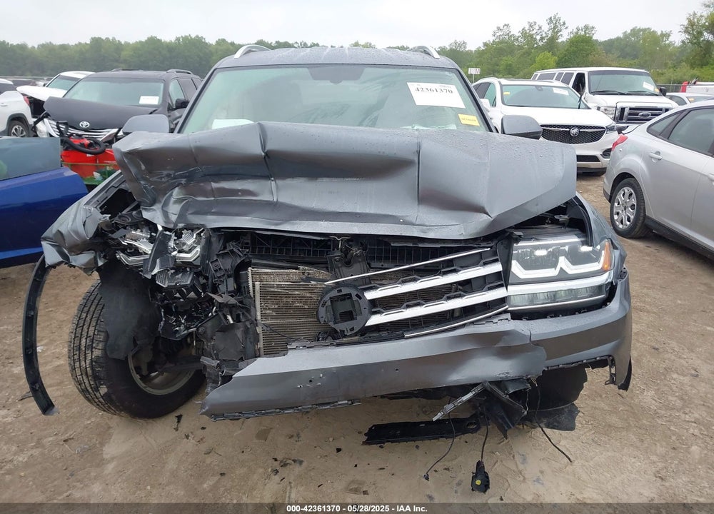 2018 VOLKSWAGEN ATLAS VIN: 1V2KR2CAXJC517240
